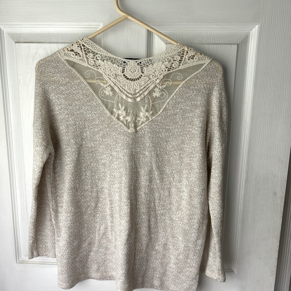 American Eagle Lightweight beige sweater. Size small - Picture 2 of 3